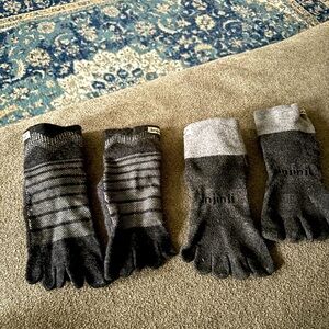 Injinji wool (1) and trail socks (1).